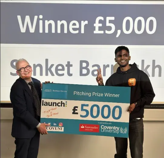 Sanket Barmukh receiving the Coventry University Dragon's Den Award